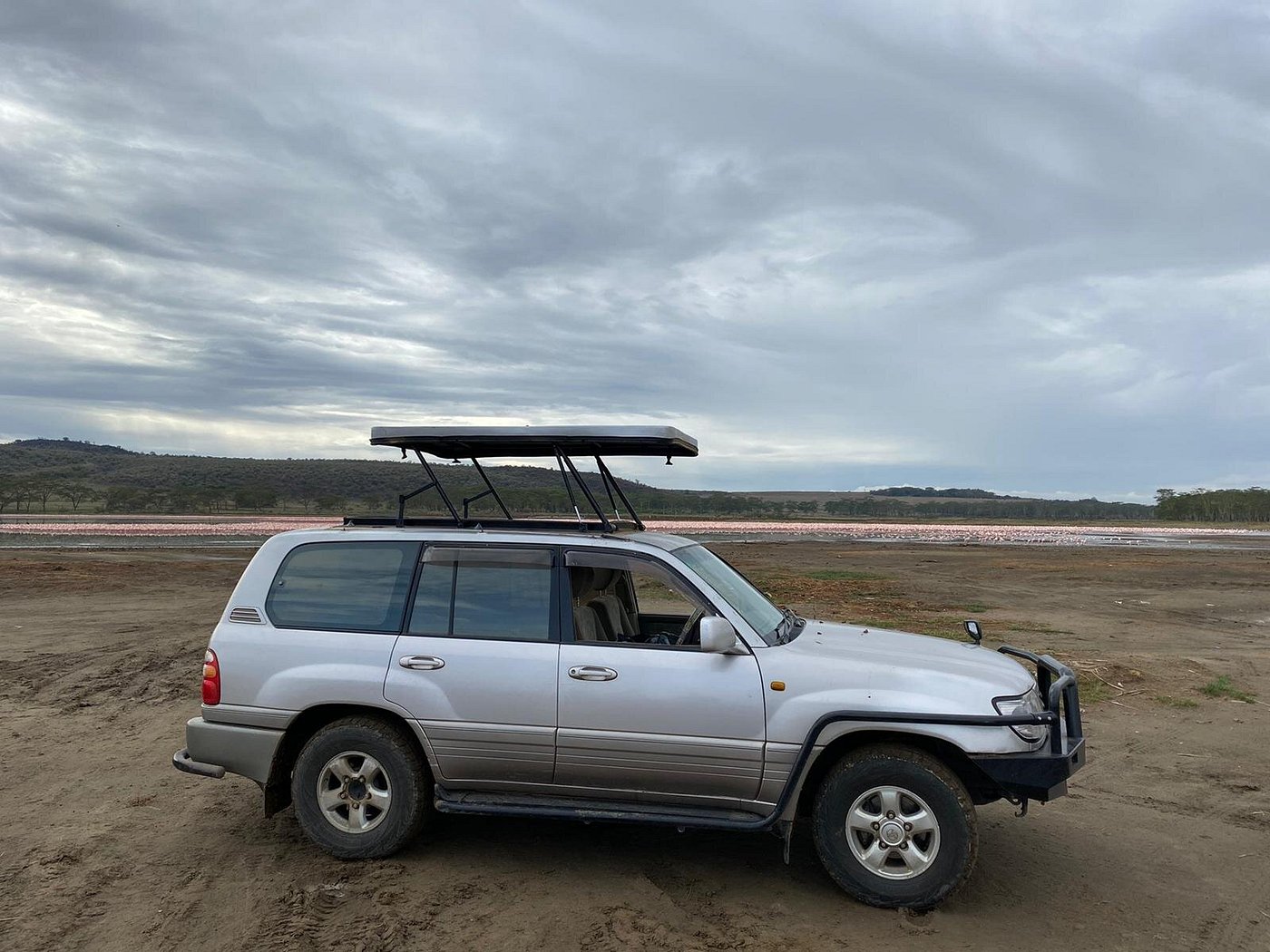 cheap land cruiser V8 for hire in uganda